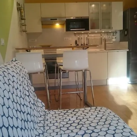 Apartment Colorful City Center Apartment - Parking Available