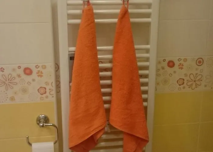 Colorful Center - Parking Available *